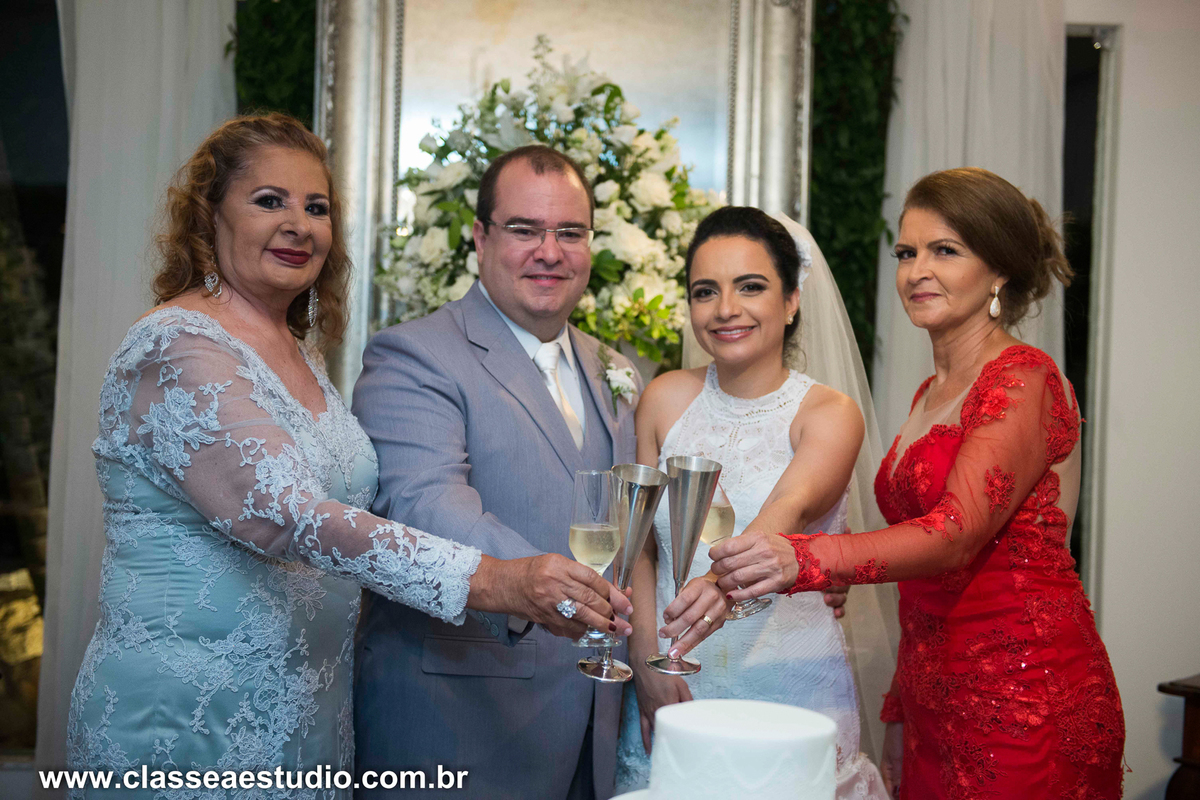 Foi lindo participar do casamento de Carlos e Fabiana.
Um casamento tão cheio de emoções e um casal muito querido.
Fizemos o making off no hotel Nobile na avenida boa viagem, a cerimonia foi realizada na linda e tradicional igreja dos