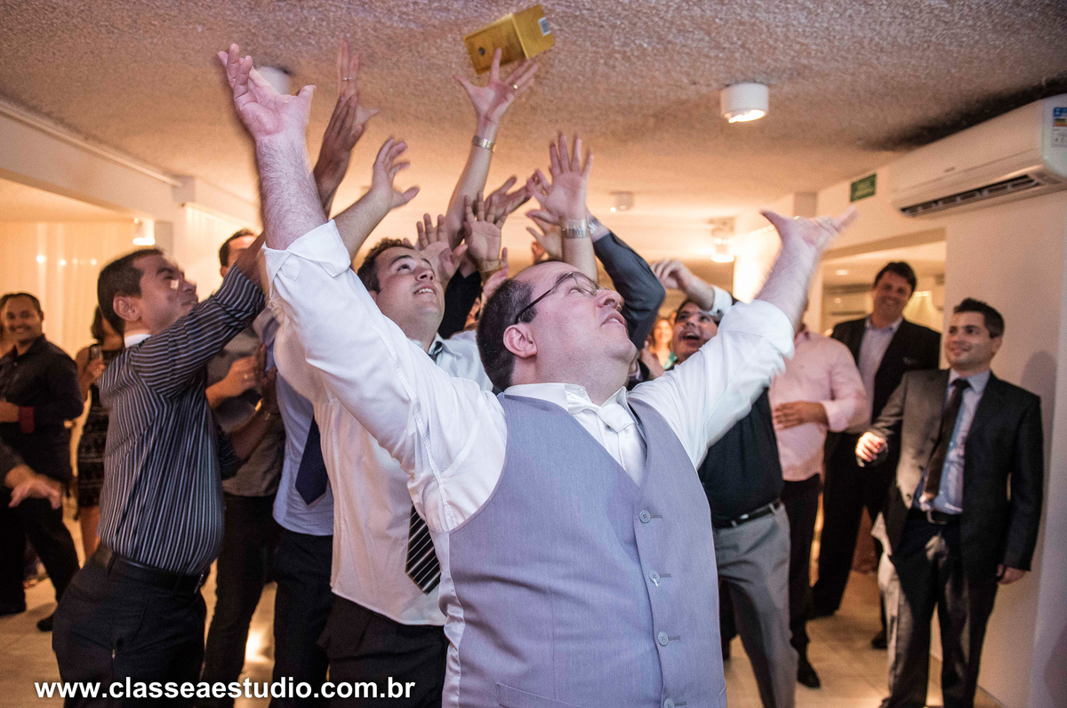 Foi lindo participar do casamento de Carlos e Fabiana.
Um casamento tão cheio de emoções e um casal muito querido.
Fizemos o making off no hotel Nobile na avenida boa viagem, a cerimonia foi realizada na linda e tradicional igreja dos