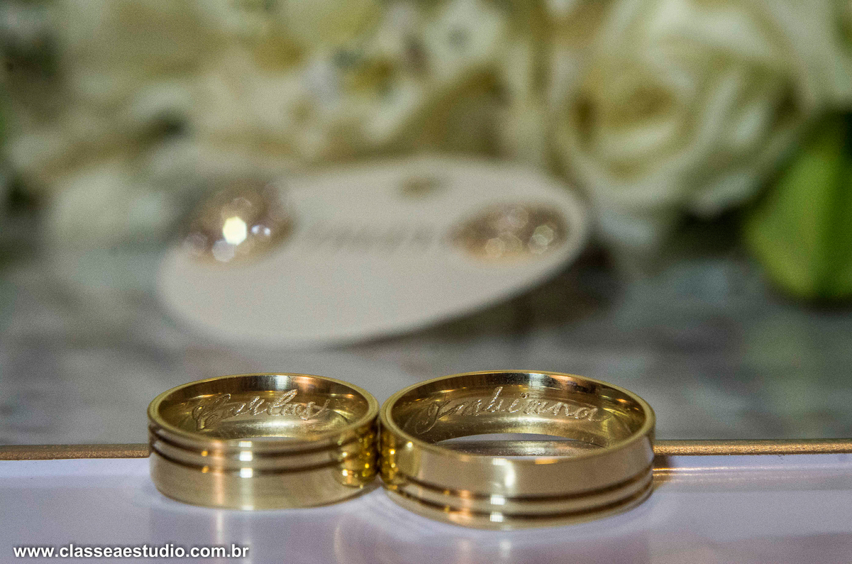 Foi lindo participar do casamento de Carlos e Fabiana.
Um casamento tão cheio de emoções e um casal muito querido.
Fizemos o making off no hotel Nobile na avenida boa viagem, a cerimonia foi realizada na linda e tradicional igreja dos