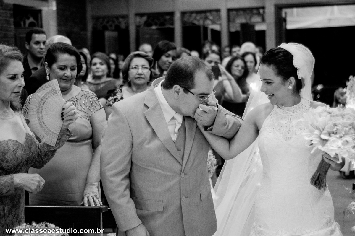 Foi lindo participar do casamento de Carlos e Fabiana.
Um casamento tão cheio de emoções e um casal muito querido.
Fizemos o making off no hotel Nobile na avenida boa viagem, a cerimonia foi realizada na linda e tradicional igreja dos