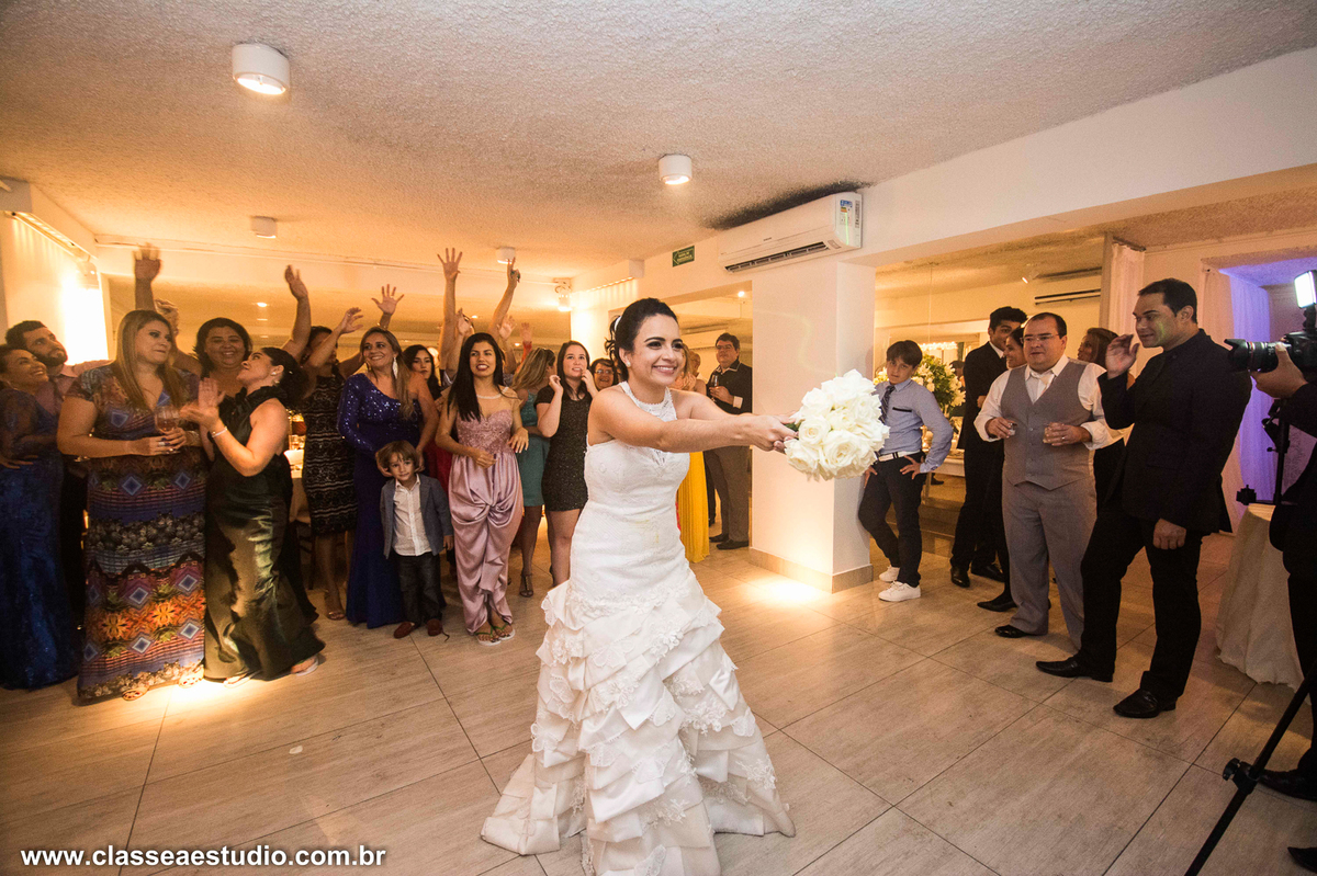 Foi lindo participar do casamento de Carlos e Fabiana.
Um casamento tão cheio de emoções e um casal muito querido.
Fizemos o making off no hotel Nobile na avenida boa viagem, a cerimonia foi realizada na linda e tradicional igreja dos