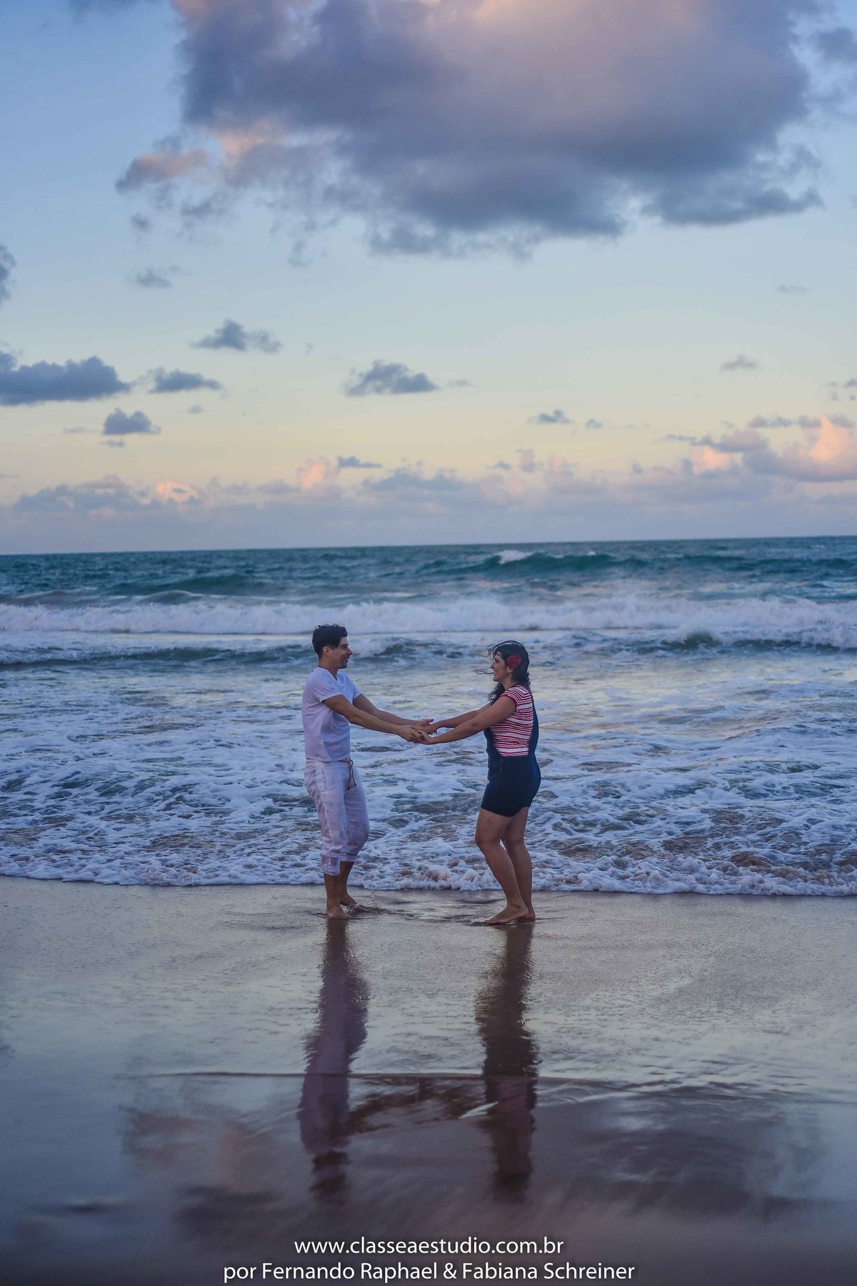 fotos de casal na praia ao por do sol