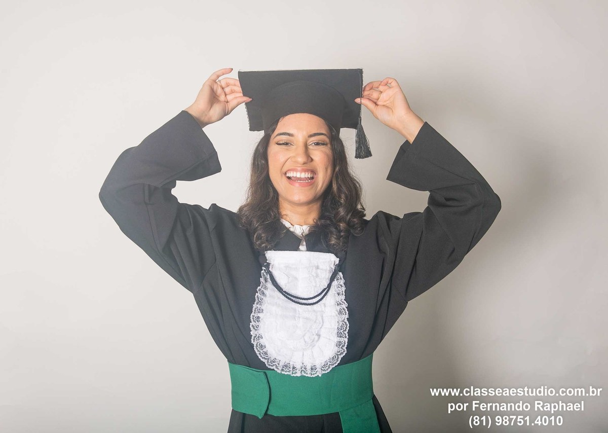 Ensaio fotográfico de formandos em estúdio fotográfico.
