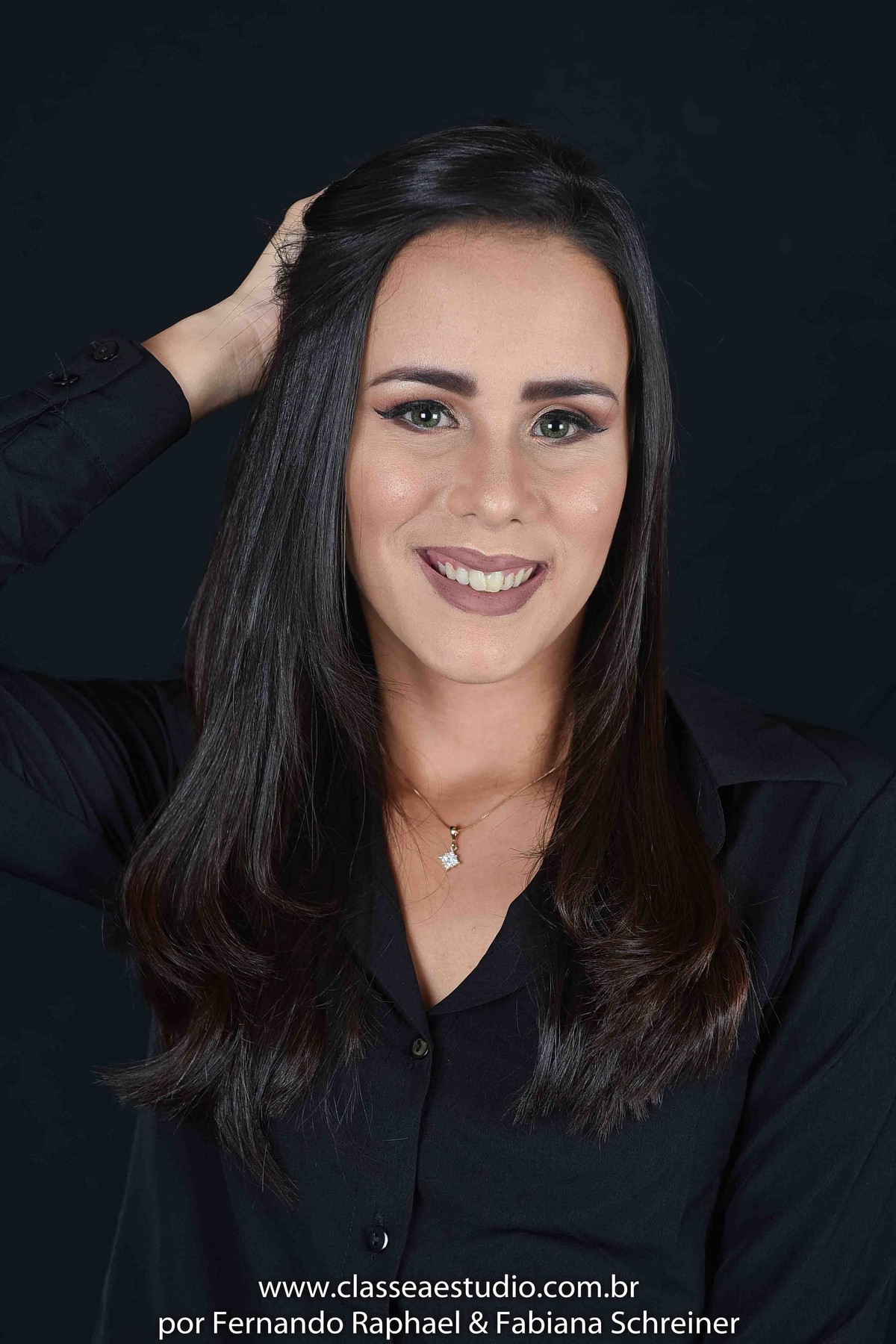 Ensaio fotográfico de formandos em estúdio fotográfico.