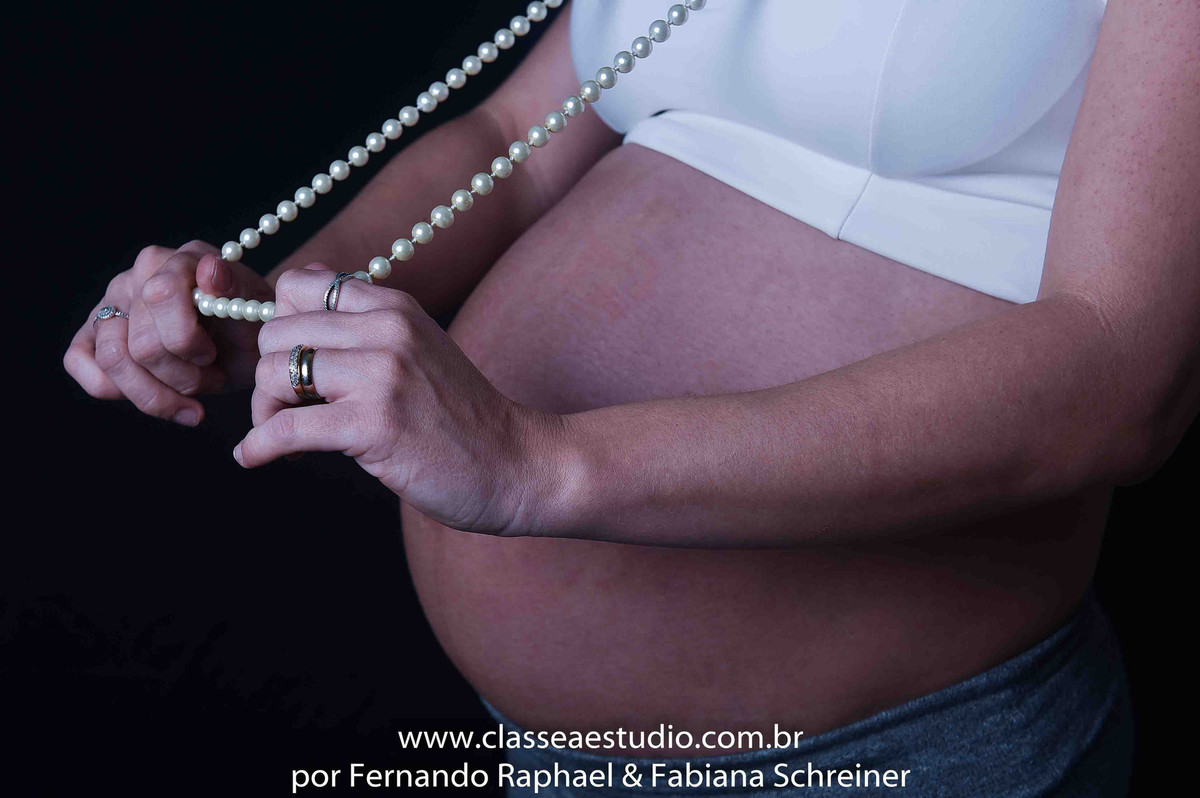 ensaio fotográfico de gravida em estúdio fotográfico