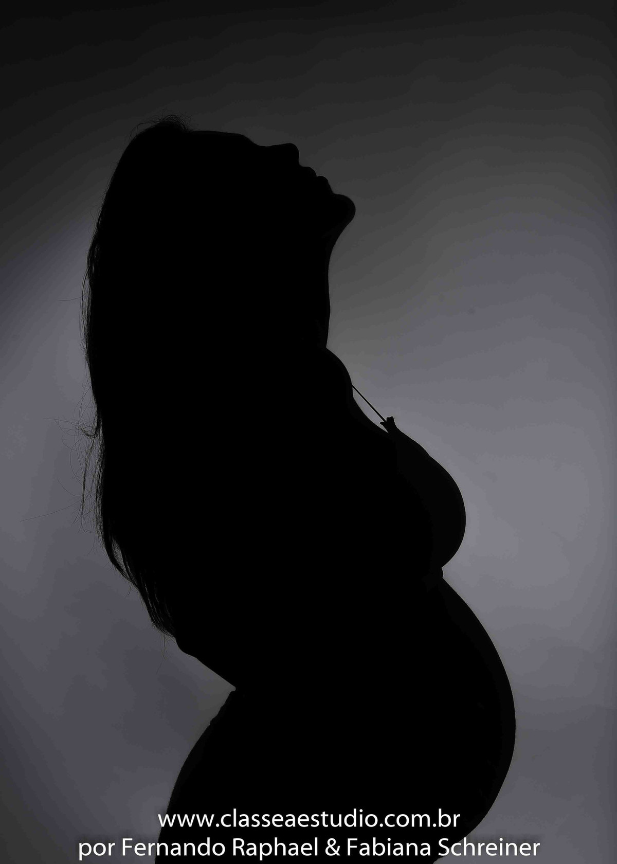 Fotografo de gravida em estúdio fotográfico