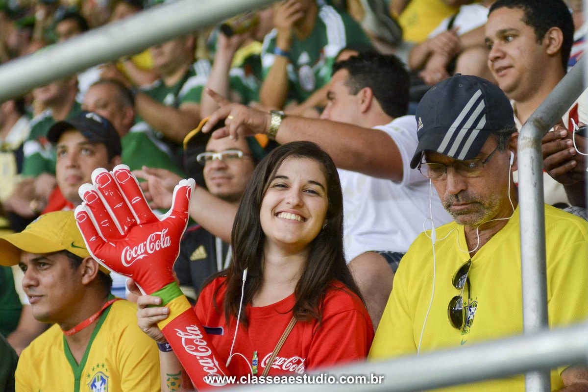 Fotos publicitárias; book fotográfico; cobertura fotográfica de eventos sociais, cobertura fotográfica de eventos corporativos (empresas); vídeo-clips; filmagem, vídeo profissional; impressões de fotos na h