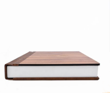 Álbuns fotográficos para casamento com capa de madeira