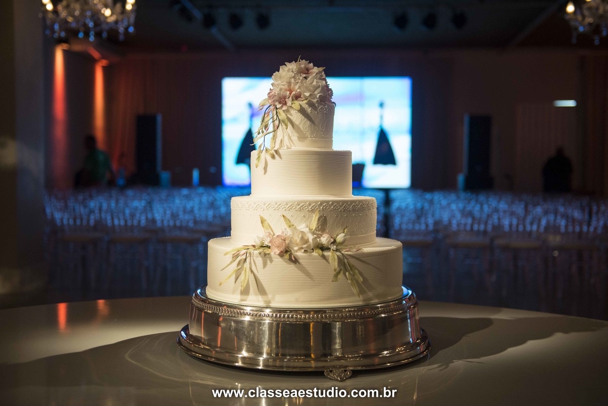 Bolo de casamento de ana izabel no buffet La Salle.