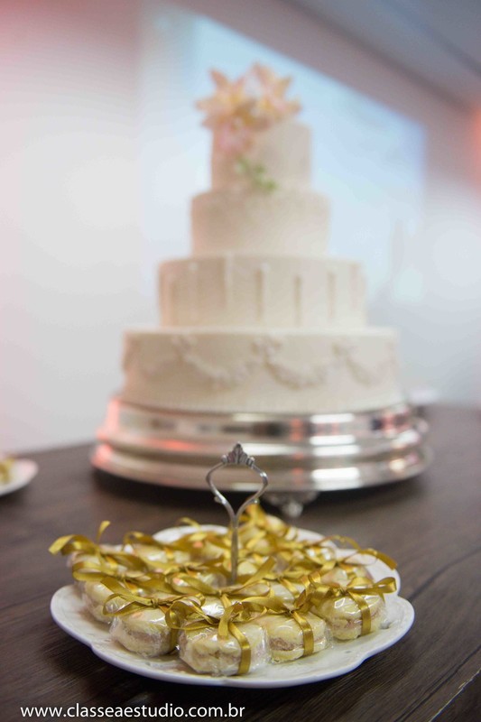 Palestra para noivas na Ferreira Costa com bolos de Cassia Pereira