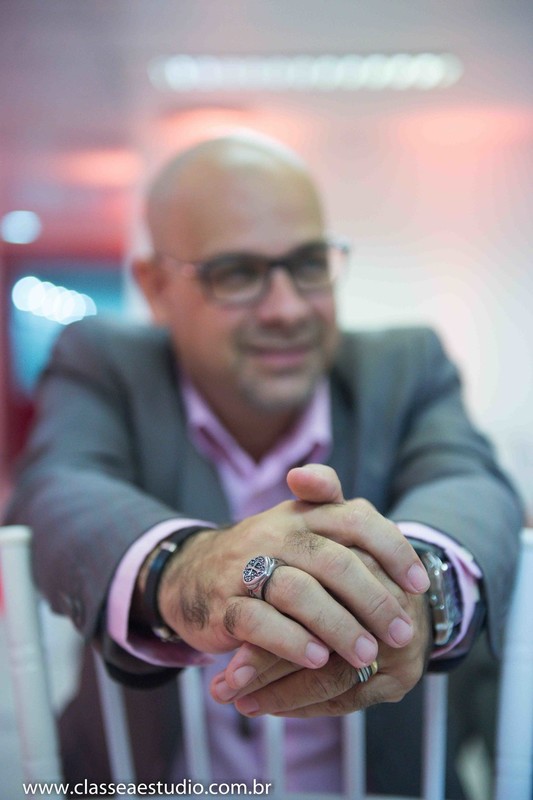 Palestra para noivas na Ferreira Costa com reverendo Markos Leal