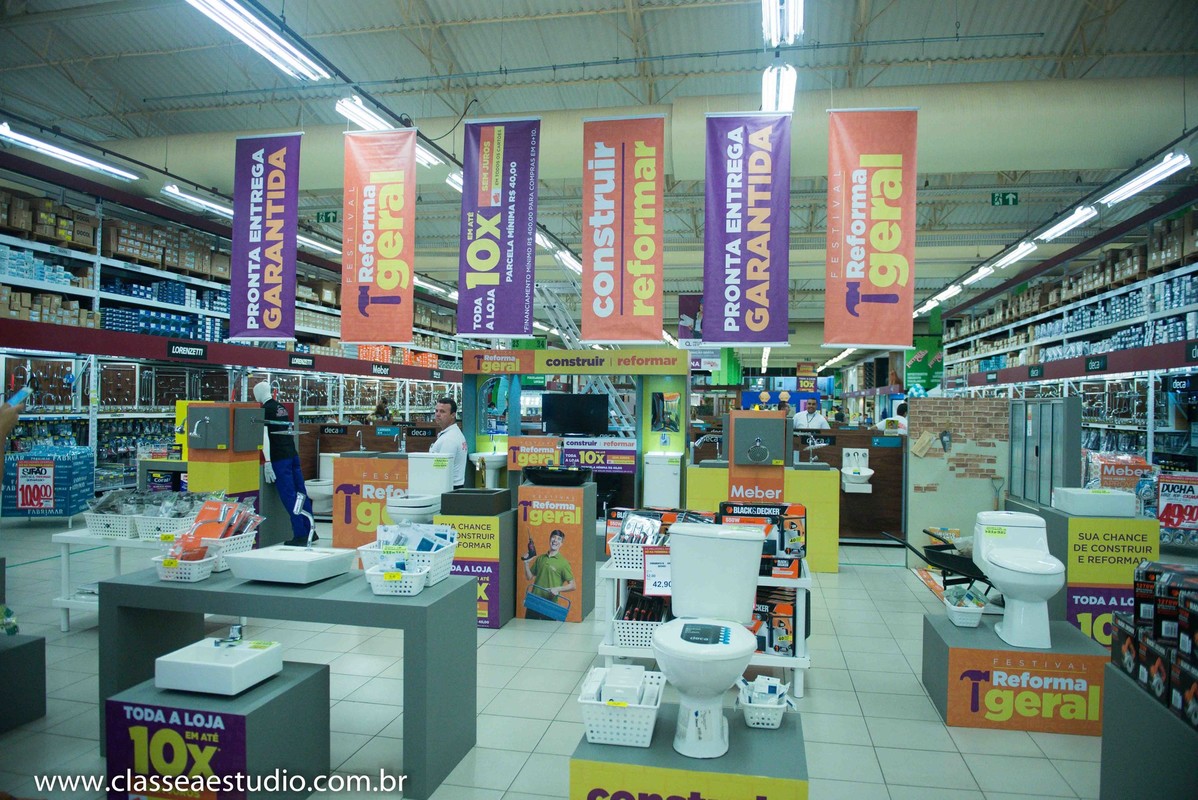 Palestra para noivas na Ferreira Costa sobre casamentos