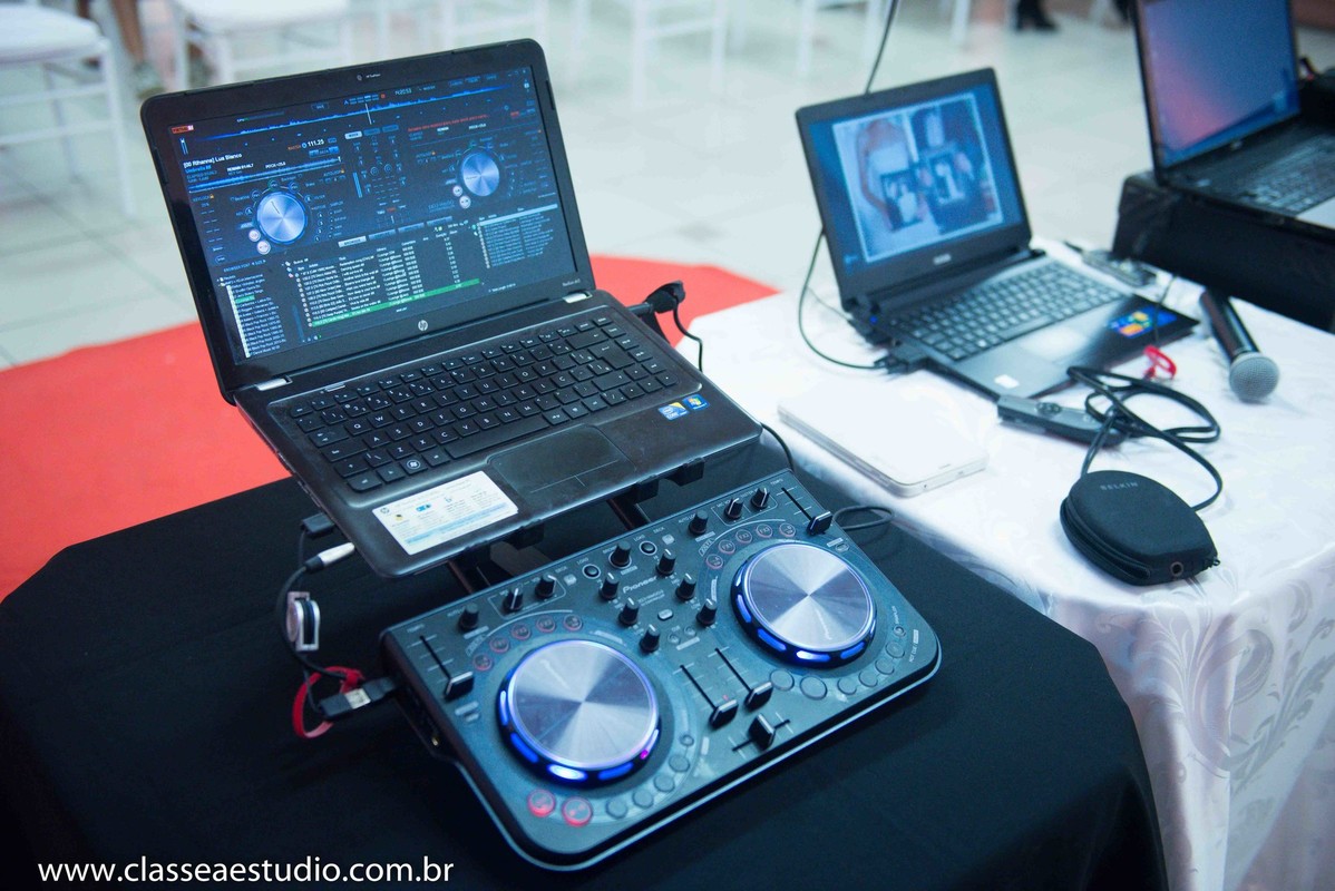 Palestra para noivas na Ferreira Costa com o djs de casamentos Beto Karioca