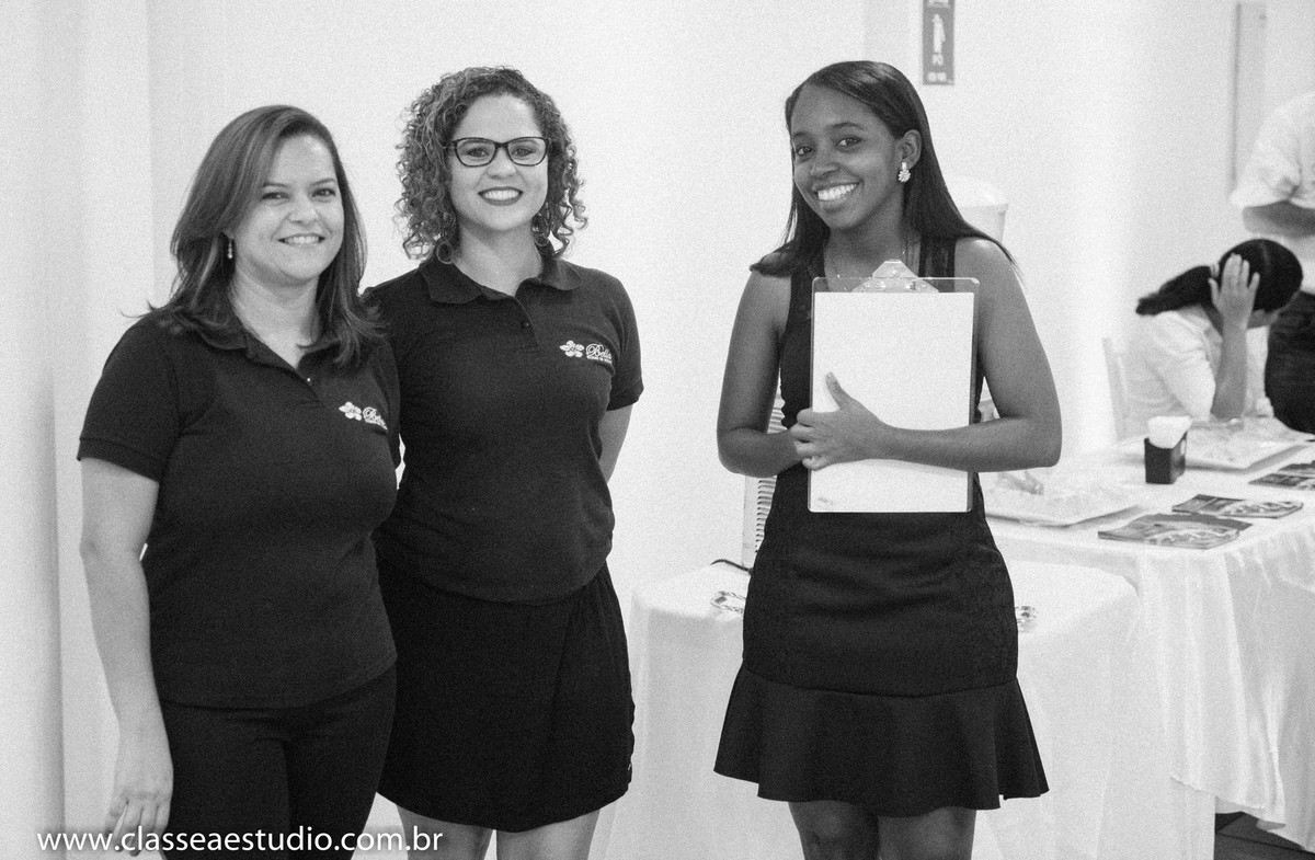 Palestra para noivas na Ferreira Costa sobre maquiagem e cabelo de casamento com Bela Studio de Noiva