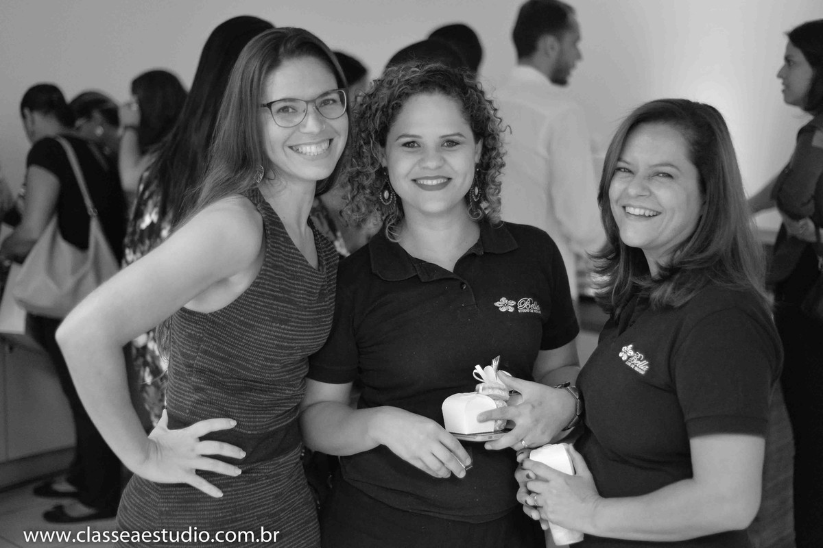 Palestra para noivas na Ferreira Costa sobre maquiagem e cabelo de casamento com Bela Studio de Noiva