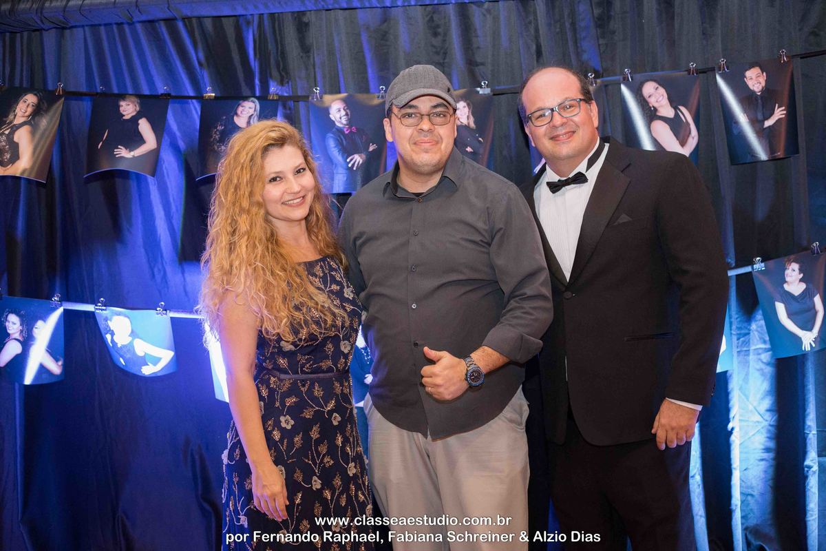 DJ Beto Karioca e fotógrafos Fabiana Schreiner e Fernando Raphael