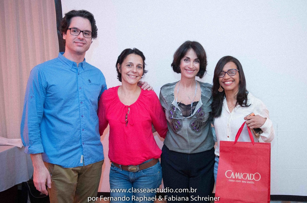 Loja Camicado e Claudia Matarazzo com a vencedora do sorteio da porcelana Schmidt assinada por Claudia Matarazzo no salão de noivas e festas wedding day