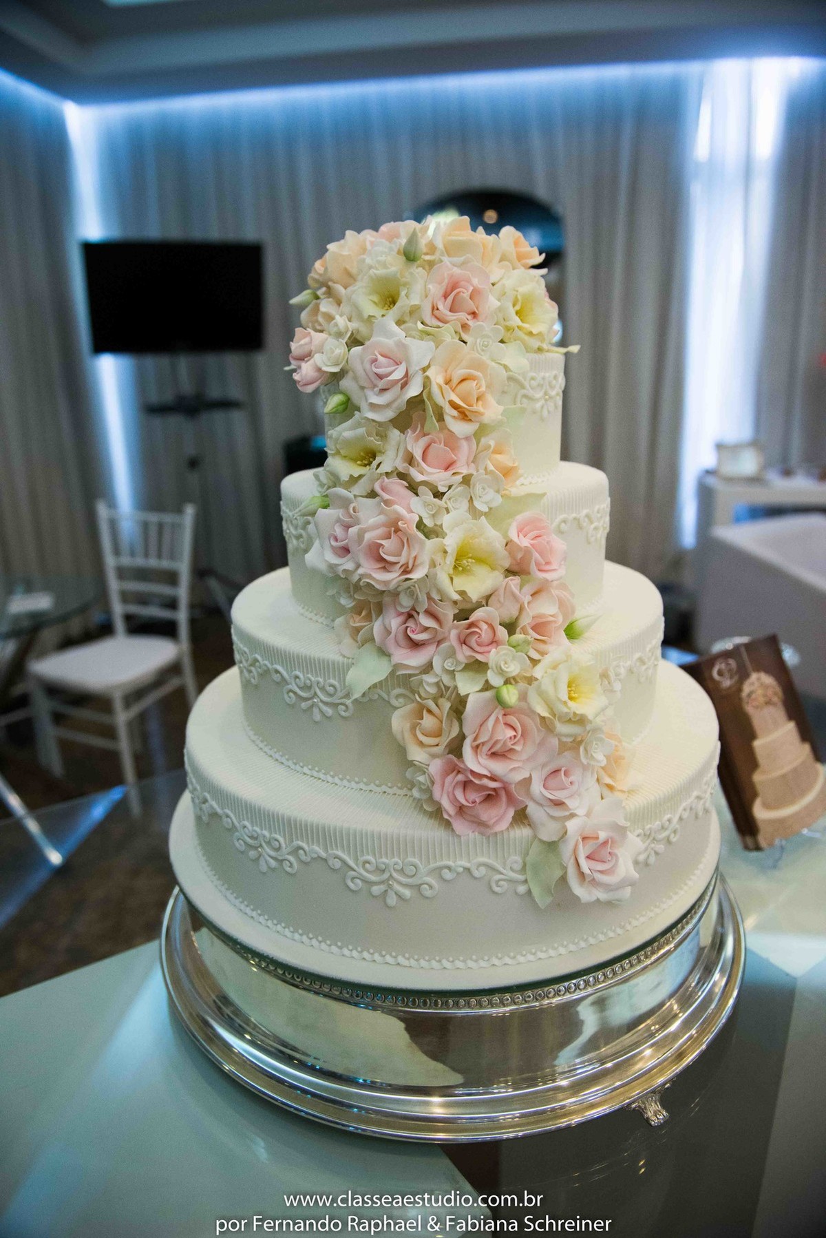 Lounge de Cassia Pereira bolos artísticos no salão de noivas e festas wedding day