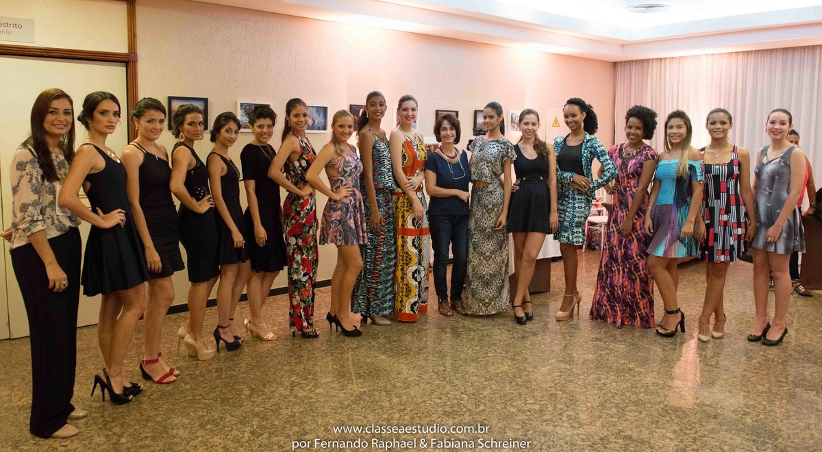 Claudia Matarazzo durante o desfile da Braccialetto joias no salão de noivas e festas wedding day