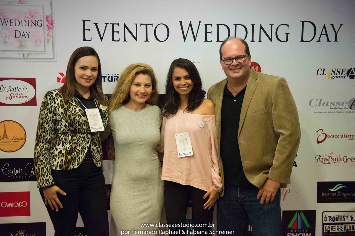 Renata da RC Cerimonial, Fabiana Schreiner, Rafaela da Up Assessoria e Fernando Raphael no salão de noivas e festas wedding day