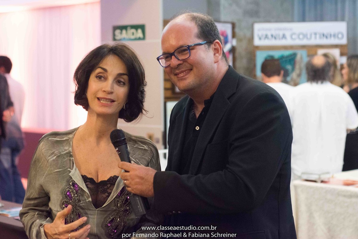 Claudia Matarazzo em entrevista com Fernando Raphael no salão de noivas e festas wedding day