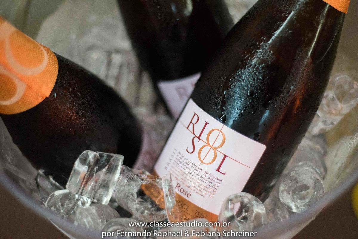 Degustação de espumantes Rio Sol na exposição fotográfica 