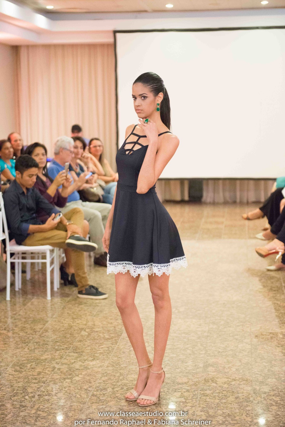 desfile de moda no evento wedding day da Braccialetto joias