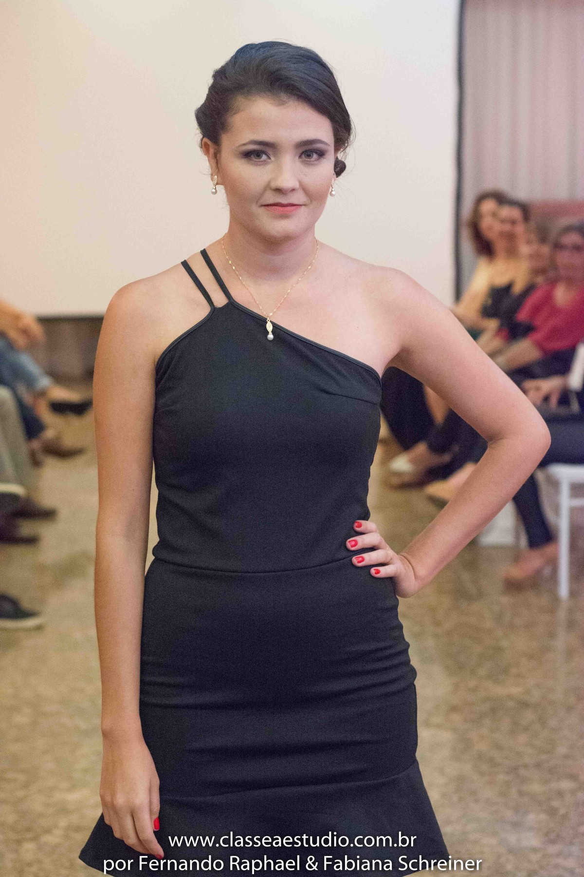 desfile de moda no evento wedding day da Braccialetto joias