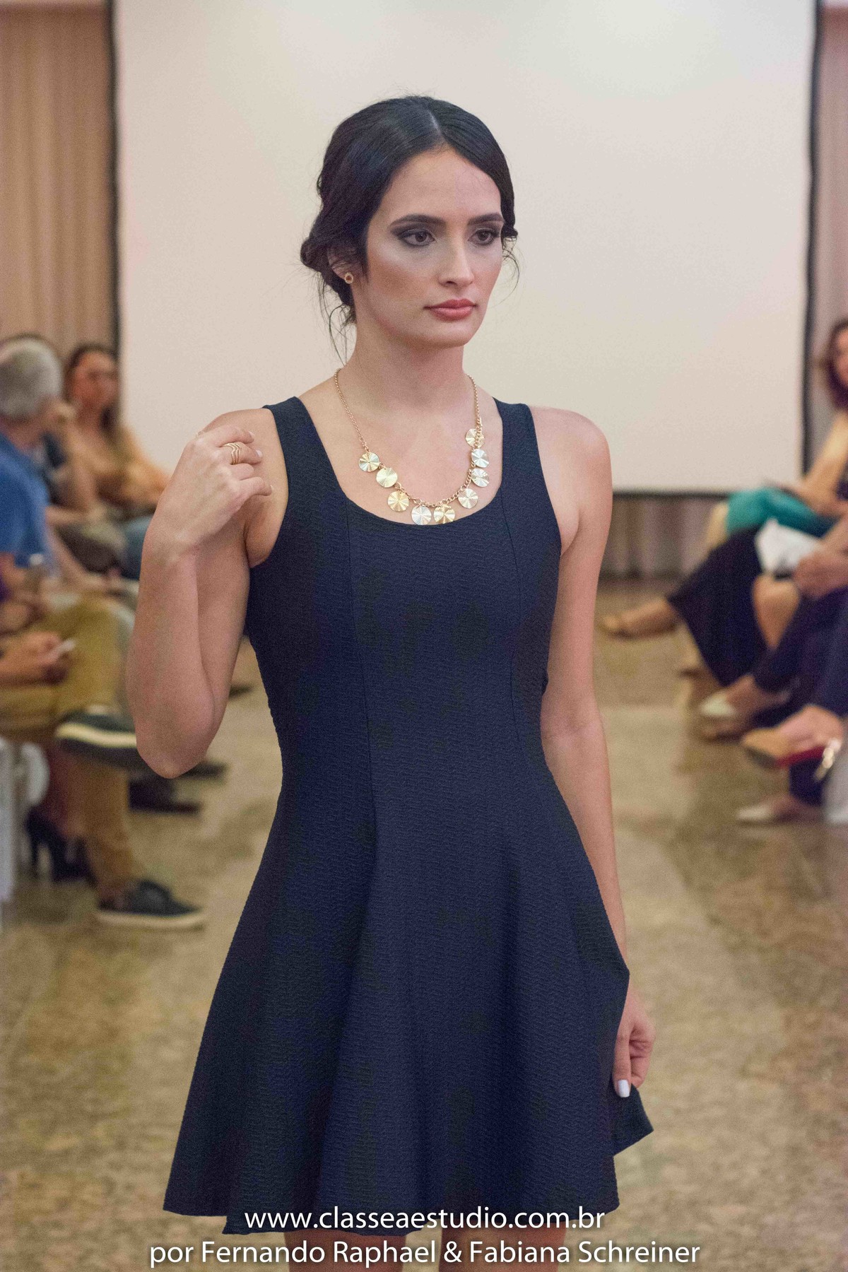 desfile de moda no evento wedding day da Braccialetto joias