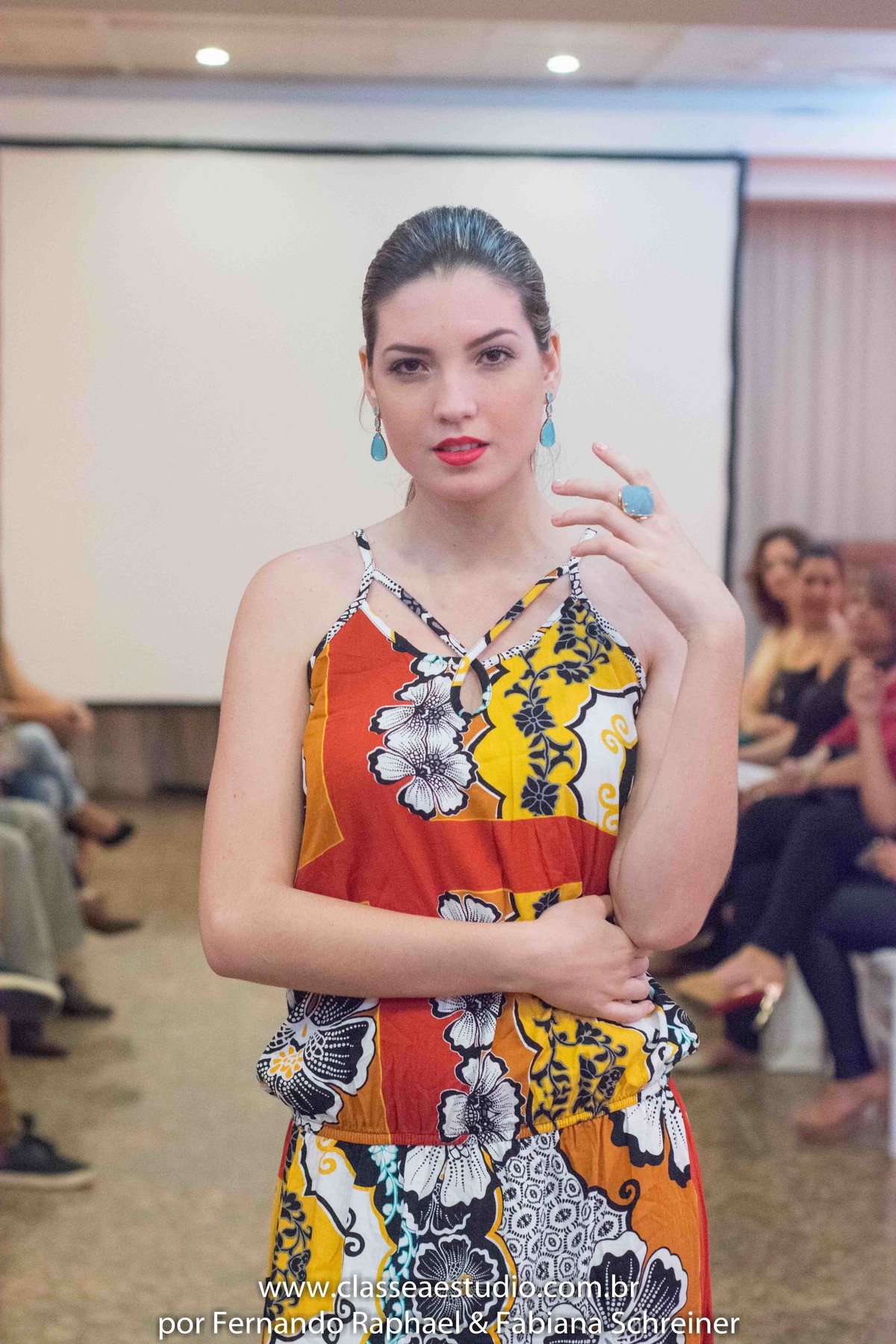 desfile de moda no evento wedding day da Braccialetto joias