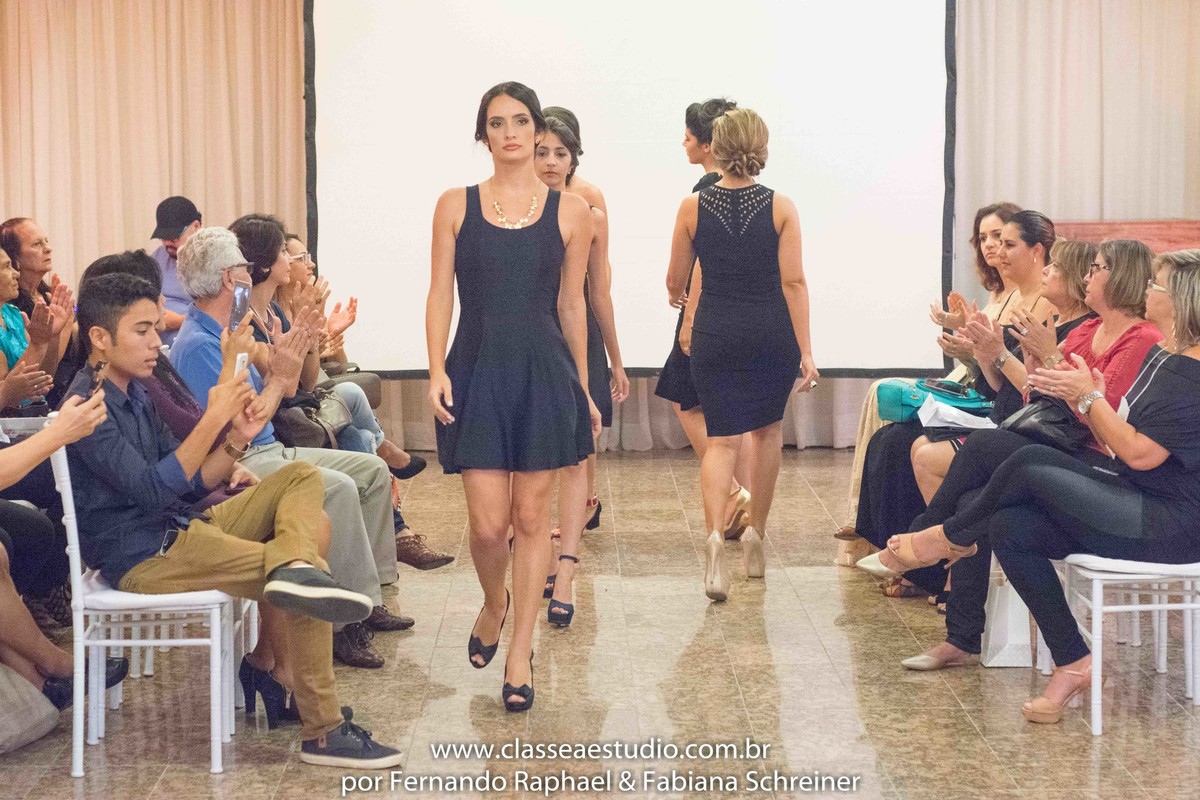 desfile de moda no evento wedding day da Braccialetto joias