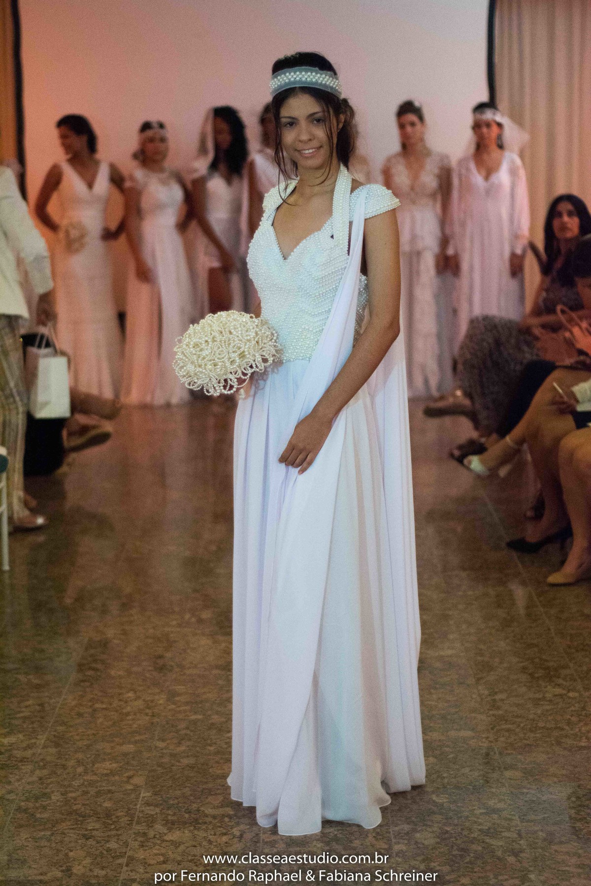 desfile de vestidos de noivas no evento wedding day do estilista Jan Souza