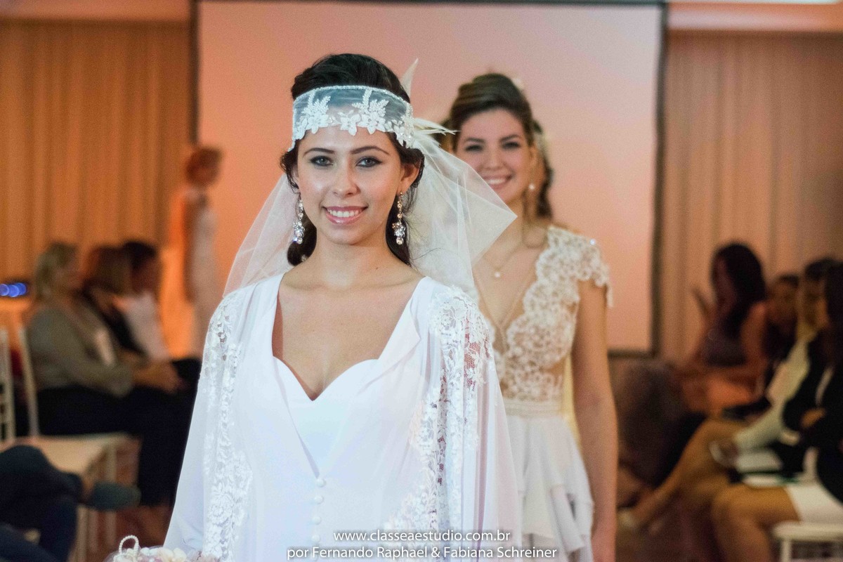 desfile de vestidos de noivas no evento wedding day do estilista Jan Souza