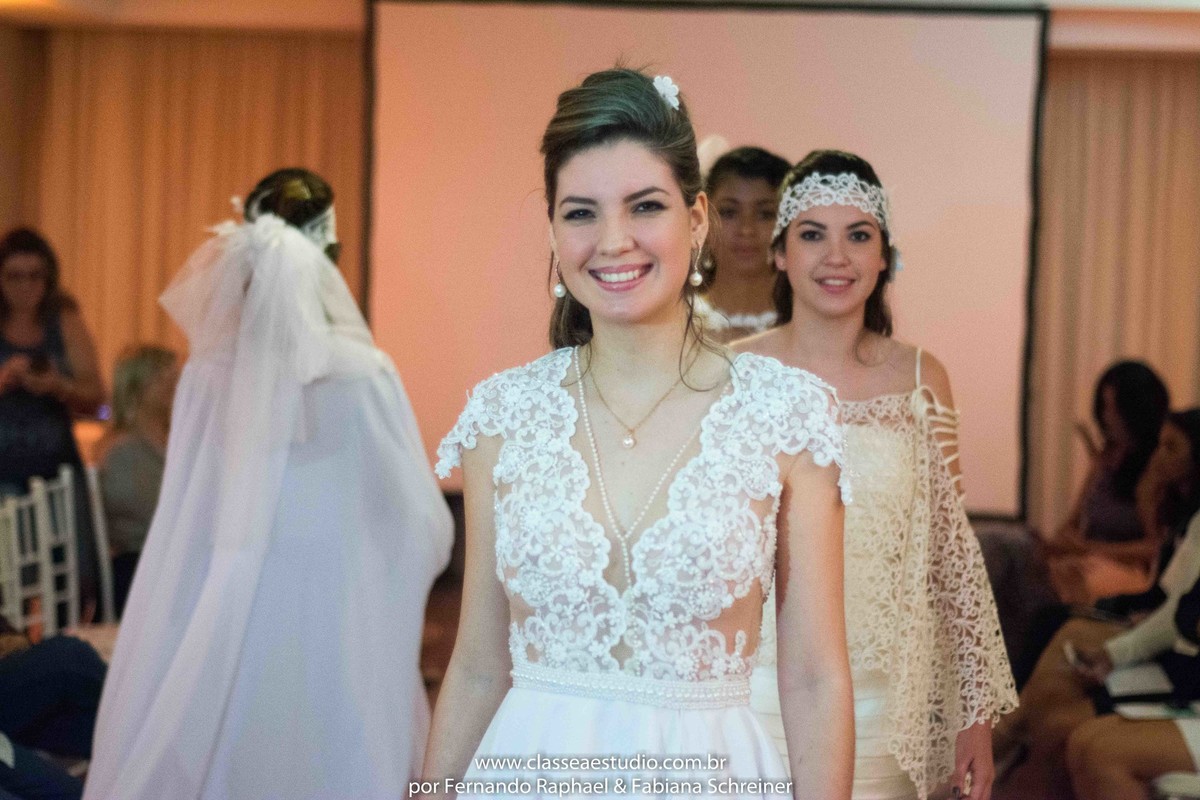 desfile de vestidos de noivas no evento wedding day do estilista Jan Souza