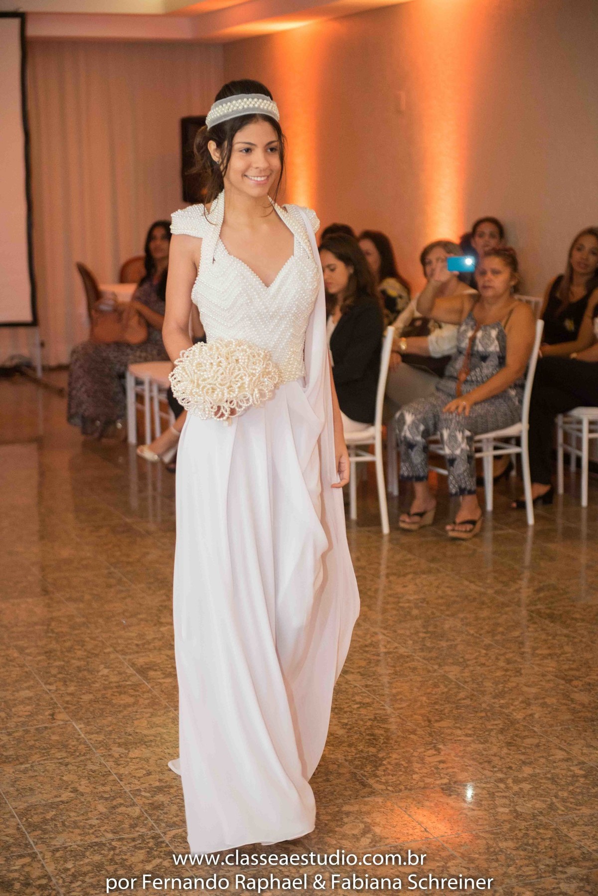 desfile de vestidos de noivas no evento wedding day do estilista Jan Souza