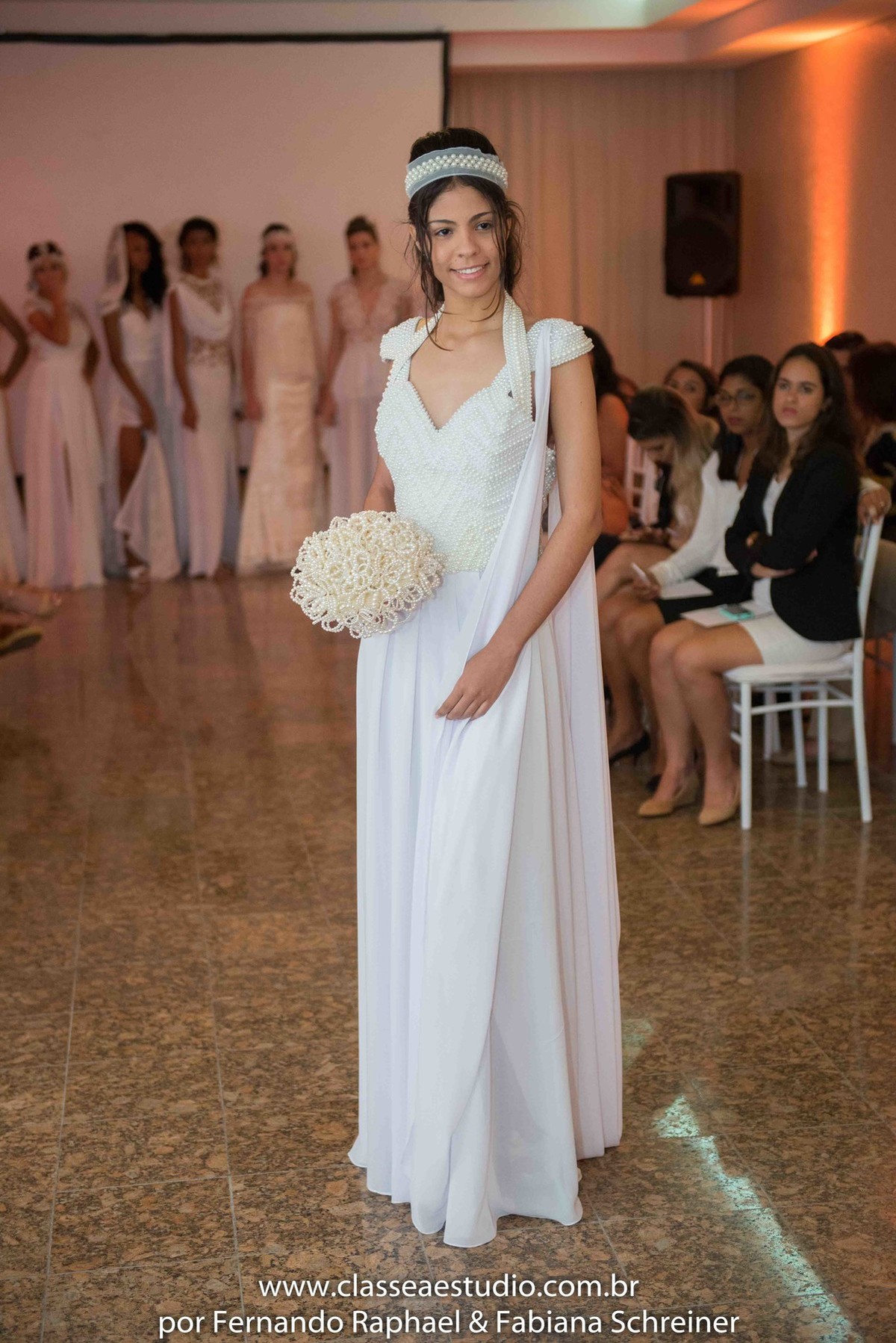 desfile de vestidos de noivas no evento wedding day do estilista Jan Souza