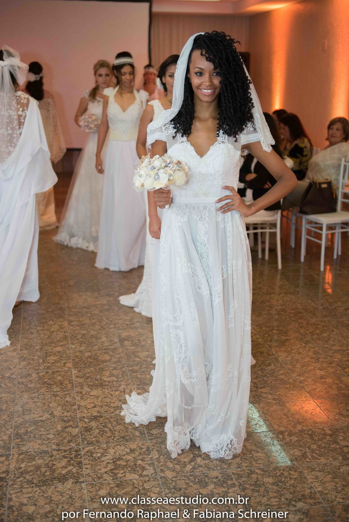 desfile de vestidos de noivas no evento wedding day do estilista Jan Souza