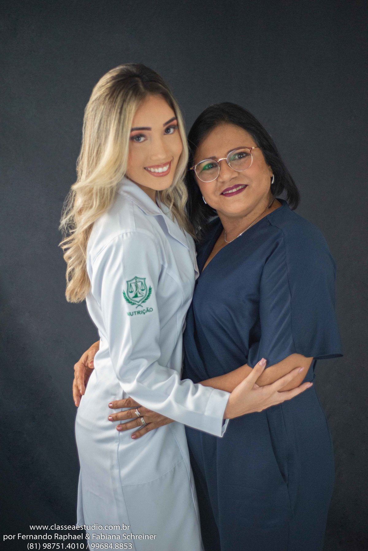 Ensaio fotográfico de formandos em estúdio fotográfico.