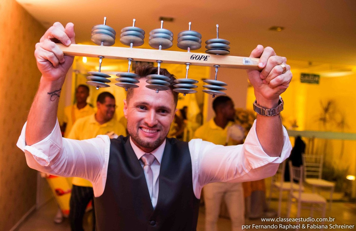 festa de casamento com batucada