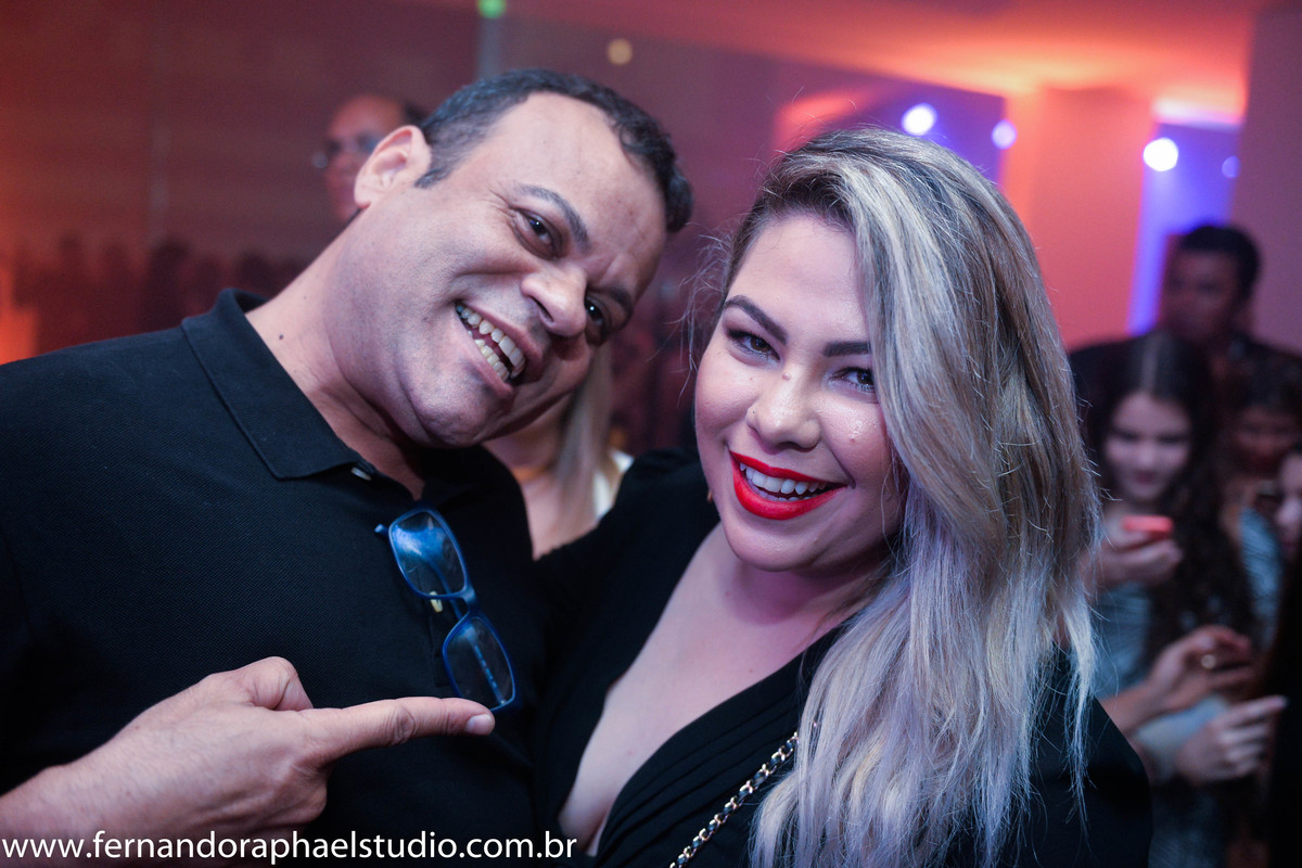 Festa de um ano da loja A Maison, 365 dias de estilo.

A empresária Mary Mansur festejou em grande estilo seu primeiro ano da sua loja A Maison.

No evento aconteceram shows com Nena Queiroga e Preta Gil e contamos a participação da m