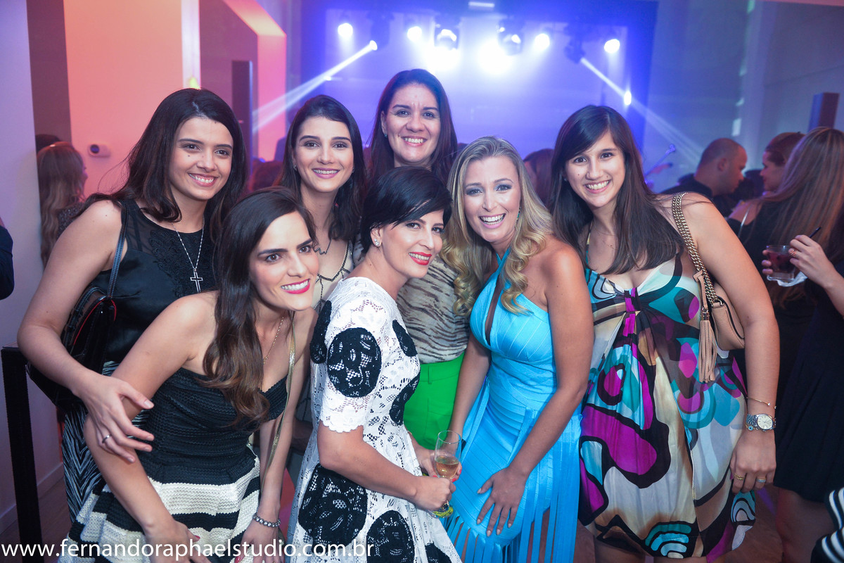 Festa de um ano da loja A Maison, 365 dias de estilo.

A empresária Mary Mansur festejou em grande estilo seu primeiro ano da sua loja A Maison.

No evento aconteceram shows com Nena Queiroga e Preta Gil e contamos a participação da m