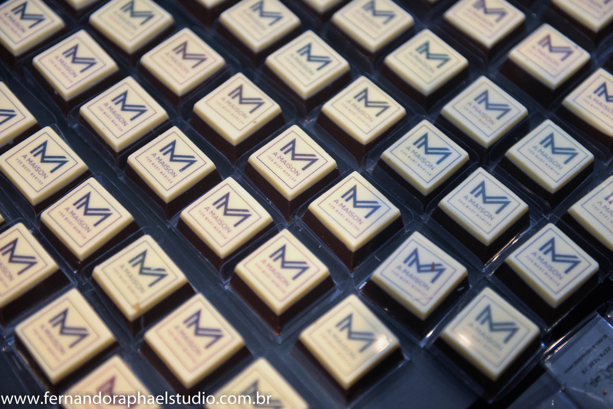 Festa de um ano da loja A Maison, 365 dias de estilo.

A empresária Mary Mansur festejou em grande estilo seu primeiro ano da sua loja A Maison.

No evento aconteceram shows com Nena Queiroga e Preta Gil e contamos a participação da m