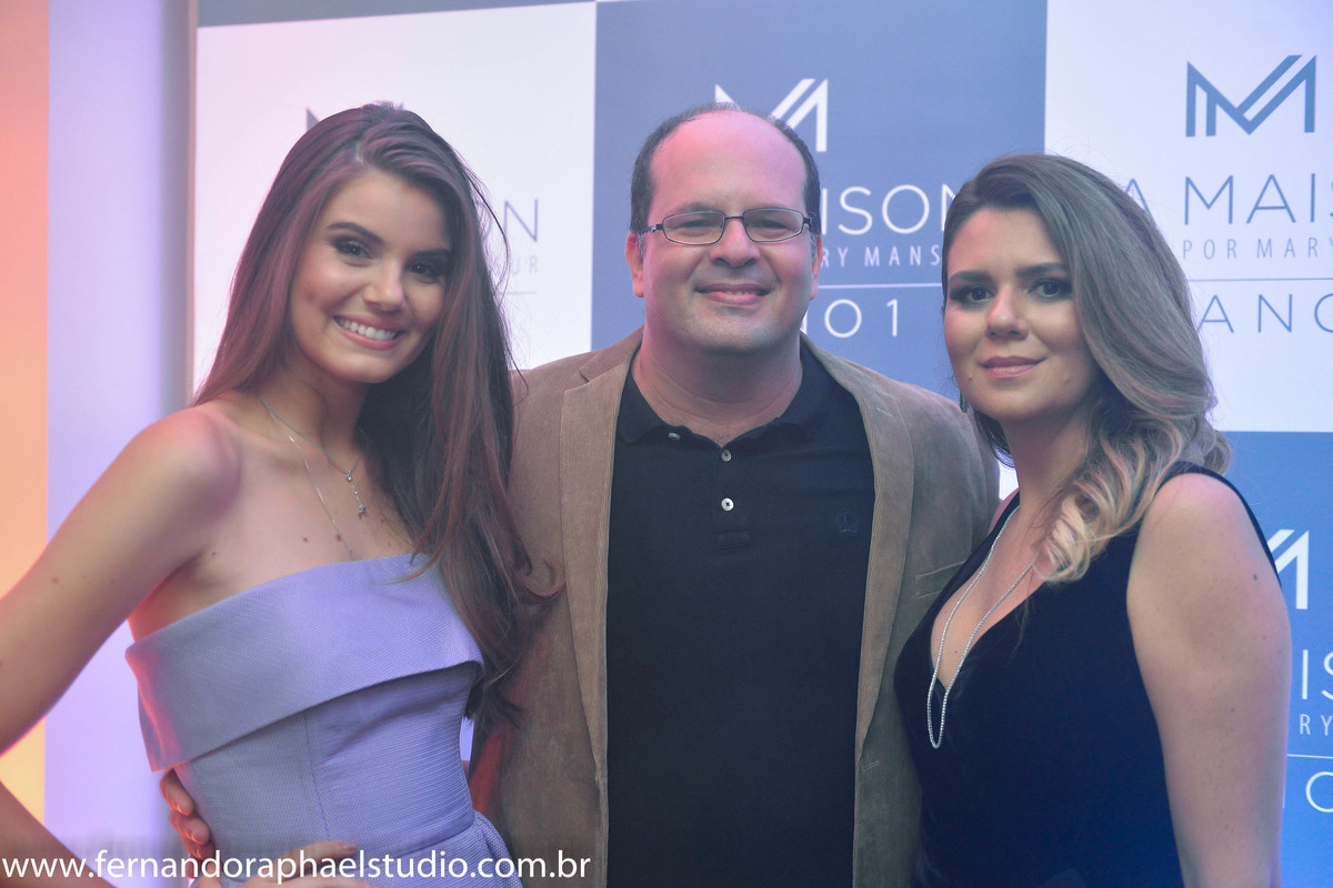 Festa de um ano da loja A Maison, 365 dias de estilo.

A empresária Mary Mansur festejou em grande estilo seu primeiro ano da sua loja A Maison.

No evento aconteceram shows com Nena Queiroga e Preta Gil e contamos a participação da m