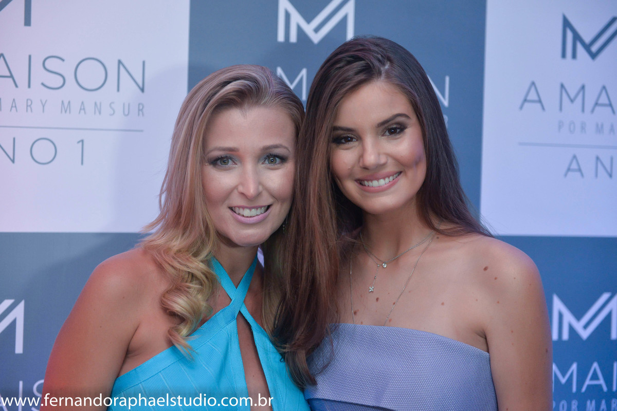 Festa de um ano da loja A Maison, 365 dias de estilo.

A empresária Mary Mansur festejou em grande estilo seu primeiro ano da sua loja A Maison.

No evento aconteceram shows com Nena Queiroga e Preta Gil e contamos a participação da m