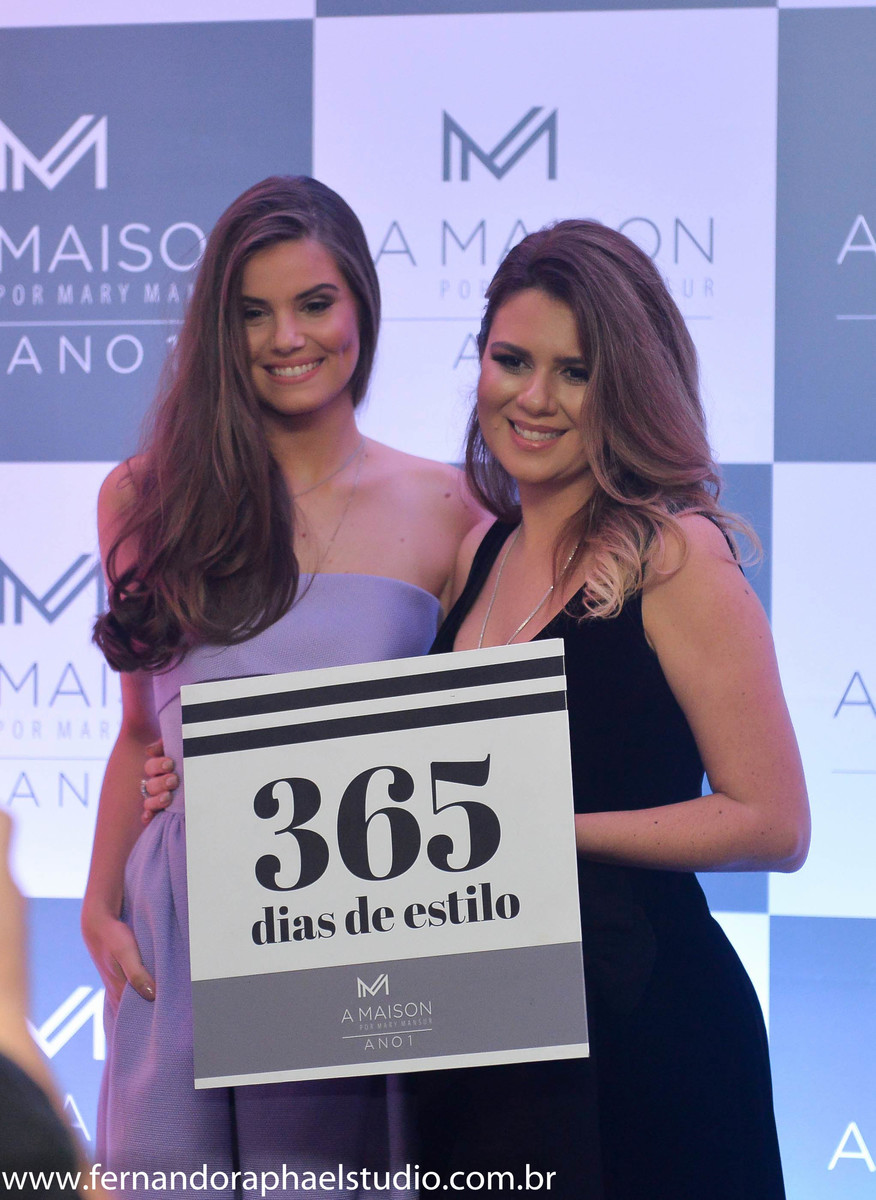 Festa de um ano da loja A Maison, 365 dias de estilo.

A empresária Mary Mansur festejou em grande estilo seu primeiro ano da sua loja A Maison.

No evento aconteceram shows com Nena Queiroga e Preta Gil e contamos a participação da m