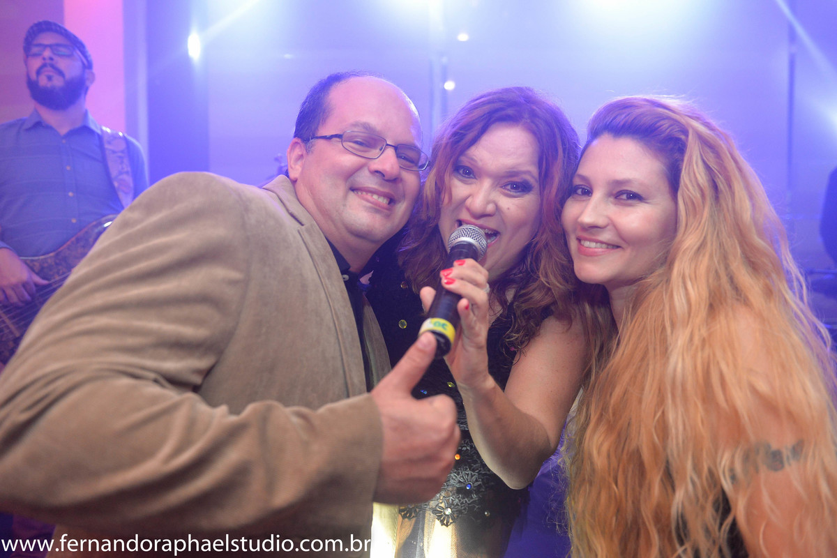 Festa de um ano da loja A Maison, 365 dias de estilo.

A empresária Mary Mansur festejou em grande estilo seu primeiro ano da sua loja A Maison.

No evento aconteceram shows com Nena Queiroga e Preta Gil e contamos a participação da m