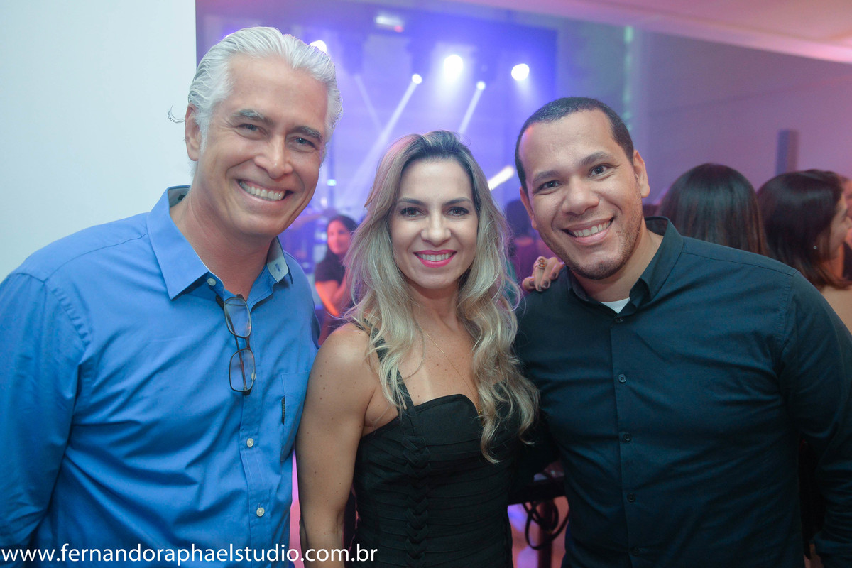 Festa de um ano da loja A Maison, 365 dias de estilo.

A empresária Mary Mansur festejou em grande estilo seu primeiro ano da sua loja A Maison.

No evento aconteceram shows com Nena Queiroga e Preta Gil e contamos a participação da m