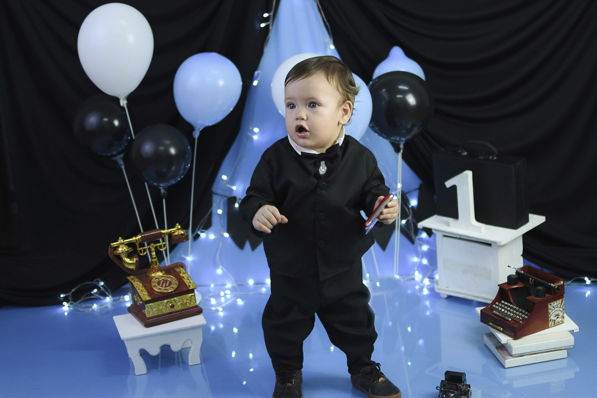 João Gabriel de experimentando os seus primeiros passinhos