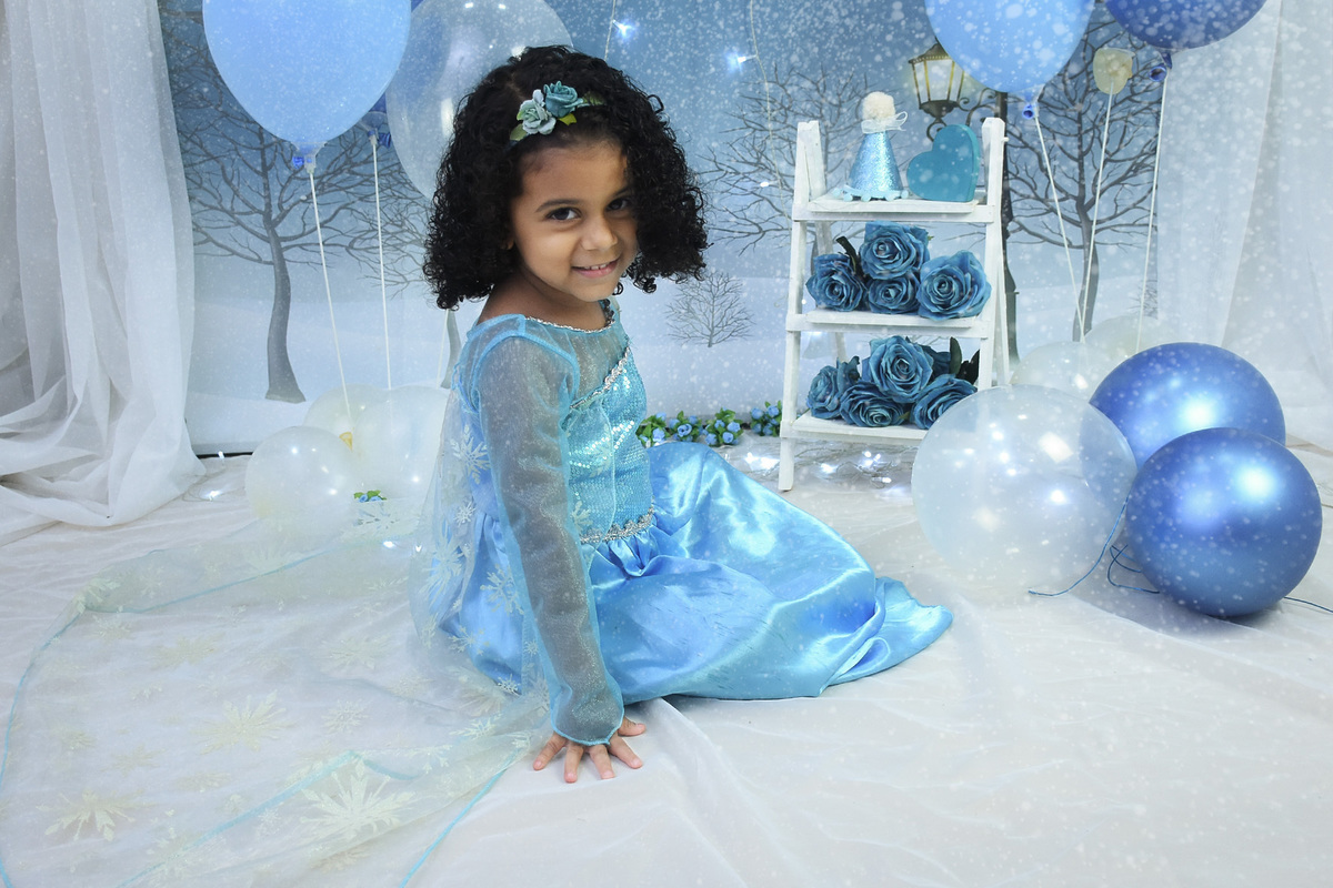 Debora olhando firme