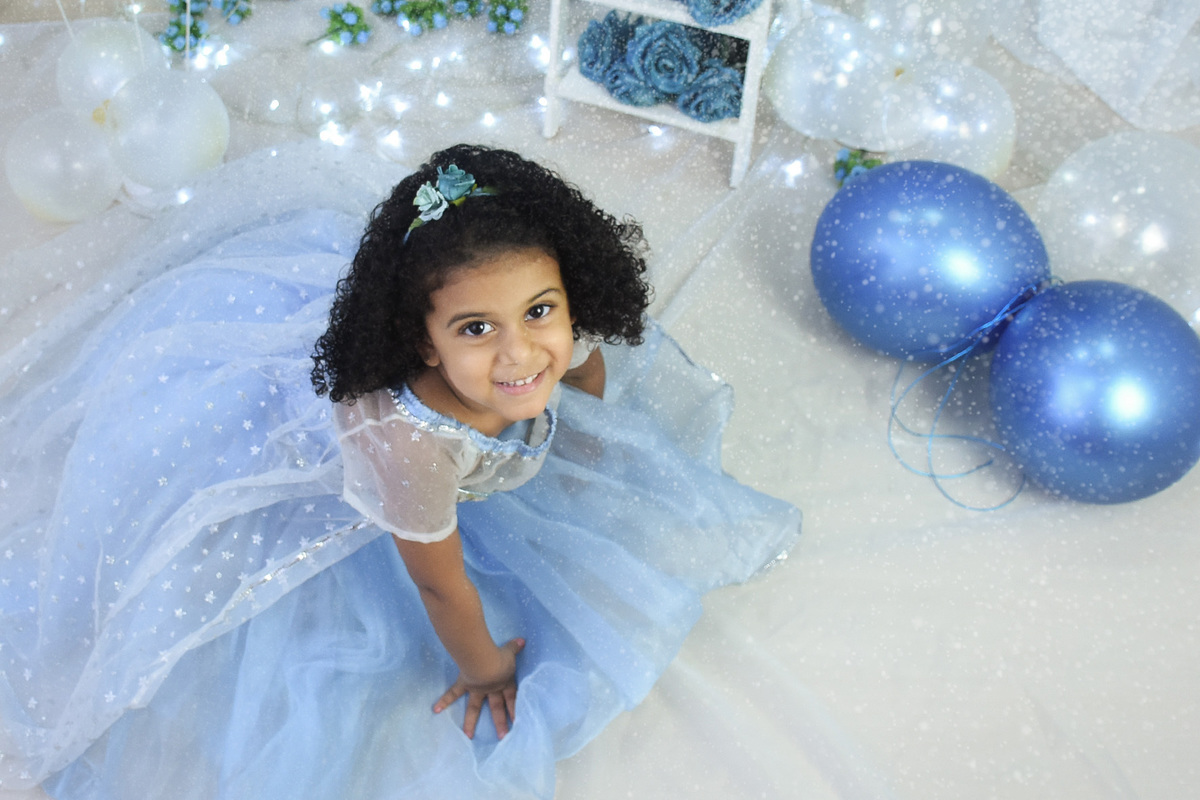 Debora olhando para cima